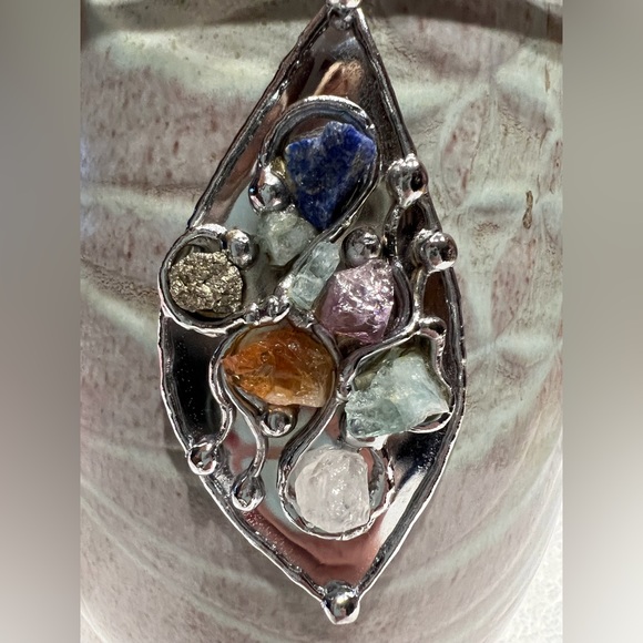 Multi stone silver toned pendant - Picture 2 of 5